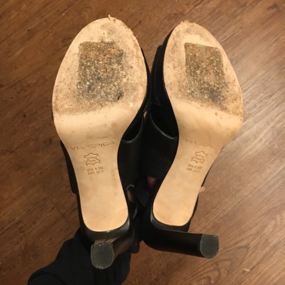 Available 12/1

$ firm Via Spiga Black Leather Heels - Picture 3 of 4